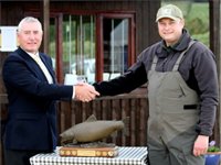 Bank Team Manager Alan Jenkins with Individual Bank Champion Steve Cochrane