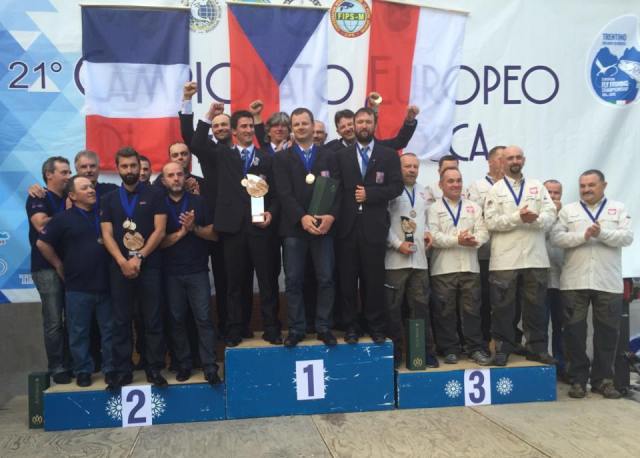 12042912_977298312290558_7284945363421397346_n